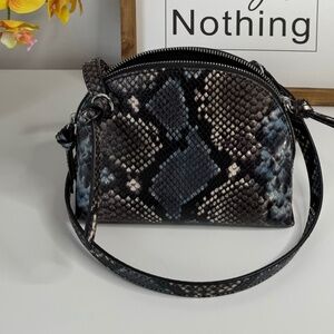 🐍 Banana Republic Snake Print Crossbody Bag – Chic & Edgy